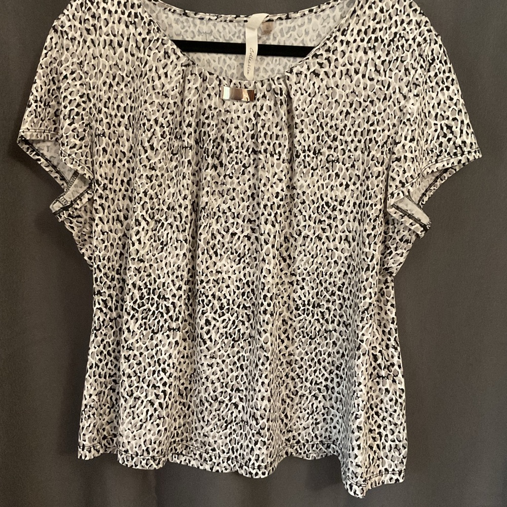 Collection B Women's Short Sleeve Animal Print Top - Black & White